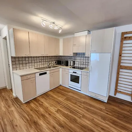 2 Neben Talstation Parsennbahn Und Buenda-lift Mit 60m2 Grosser, Privater Dachterrasse Apartment Davos