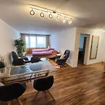 Fuer 4 Pers Neben Talstation Parsennbahn Und Buenda Skilift Private Dachterrasse * 다보스